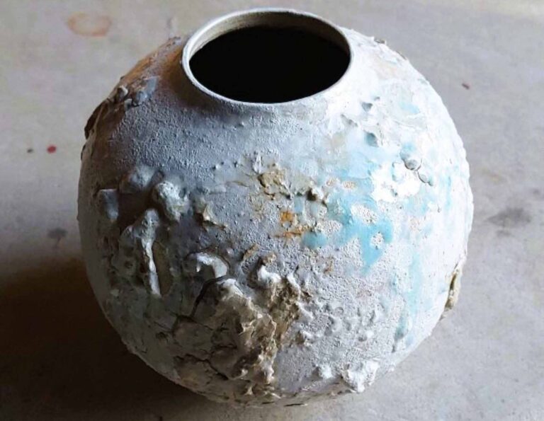 Waar klei de stilte raakt